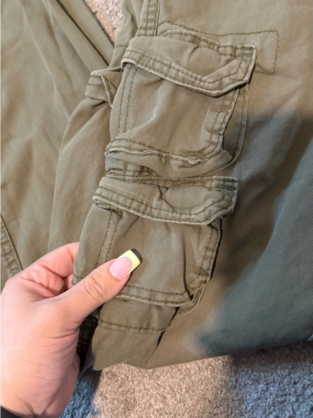 Wrangler Men’s Olive Green Cargo Pants with Utility Pockets - Picture 4 of 6